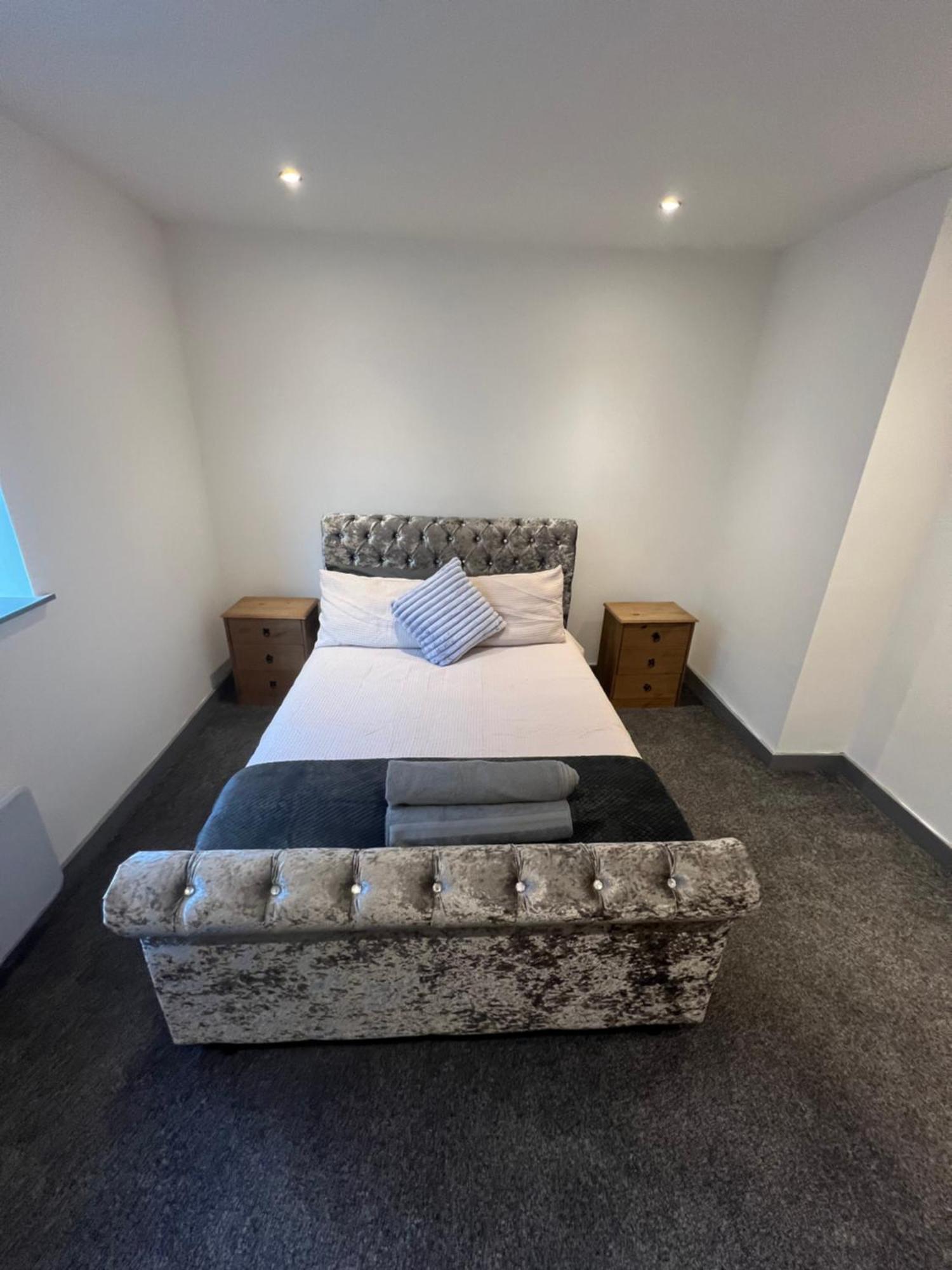 Cosy Modern Apartment ワーリントン エクステリア 写真