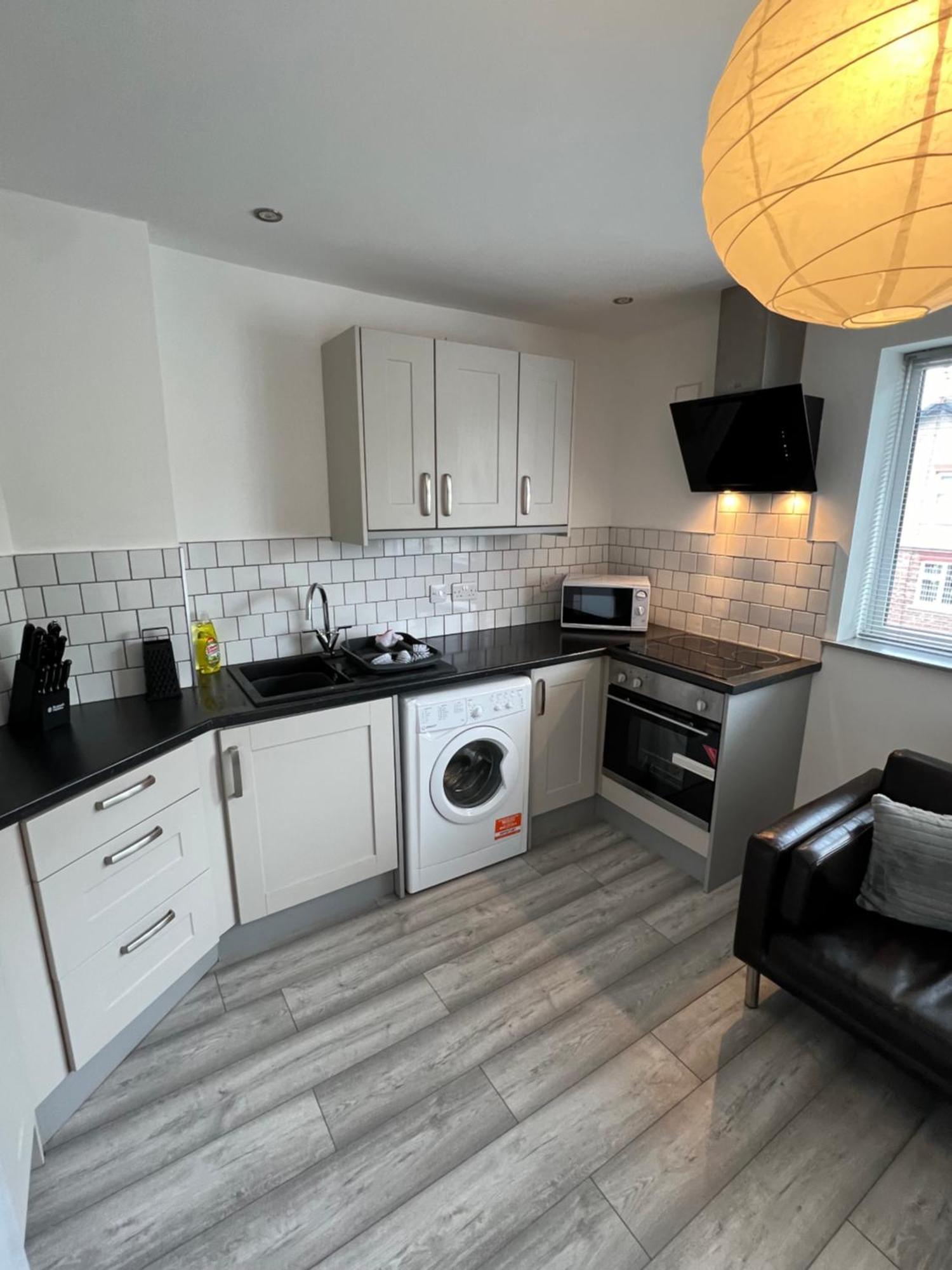 Cosy Modern Apartment ワーリントン エクステリア 写真