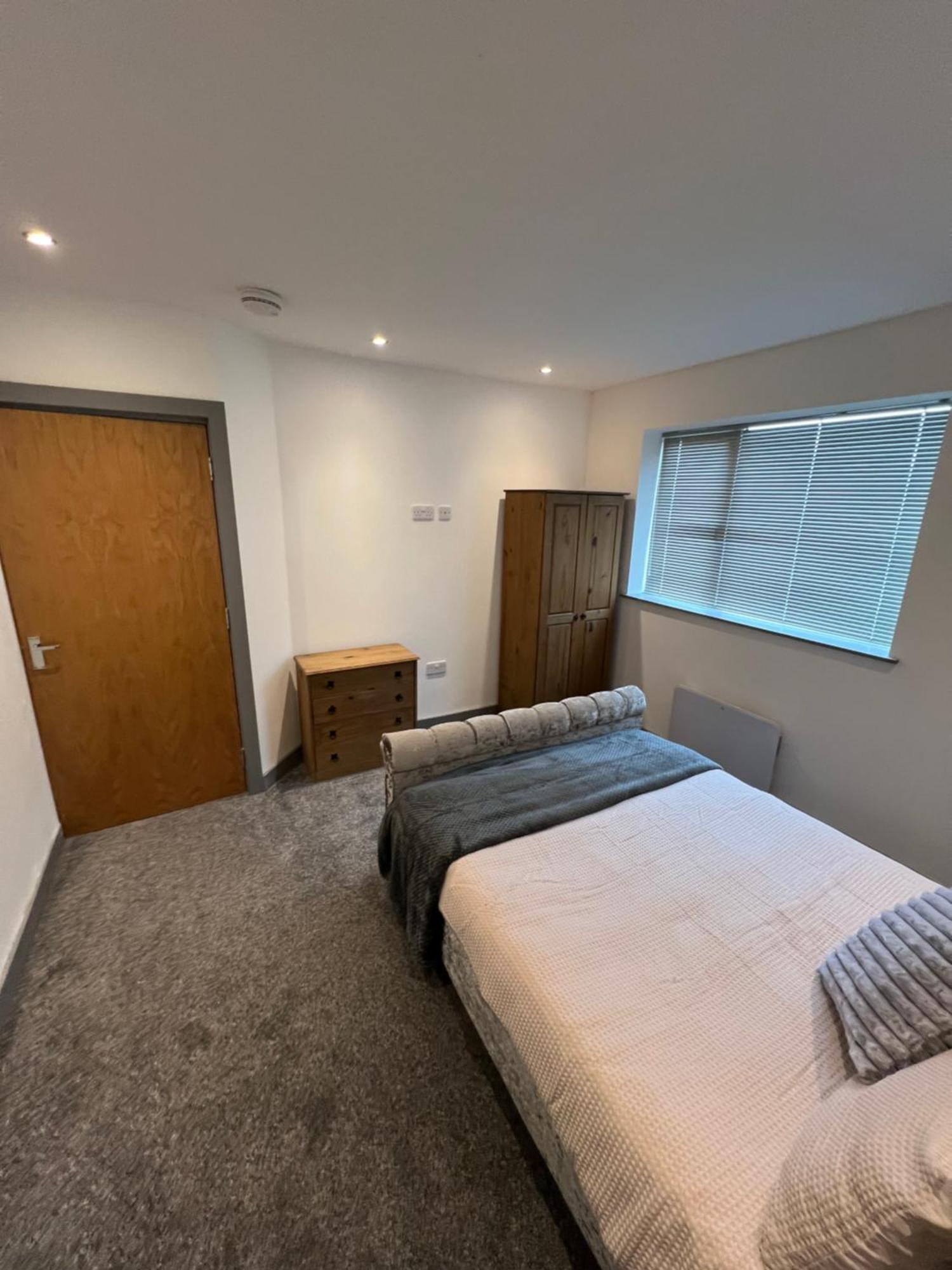 Cosy Modern Apartment ワーリントン エクステリア 写真