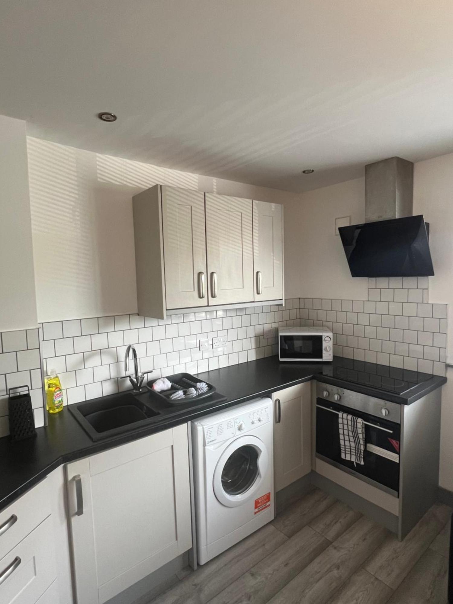 Cosy Modern Apartment ワーリントン エクステリア 写真